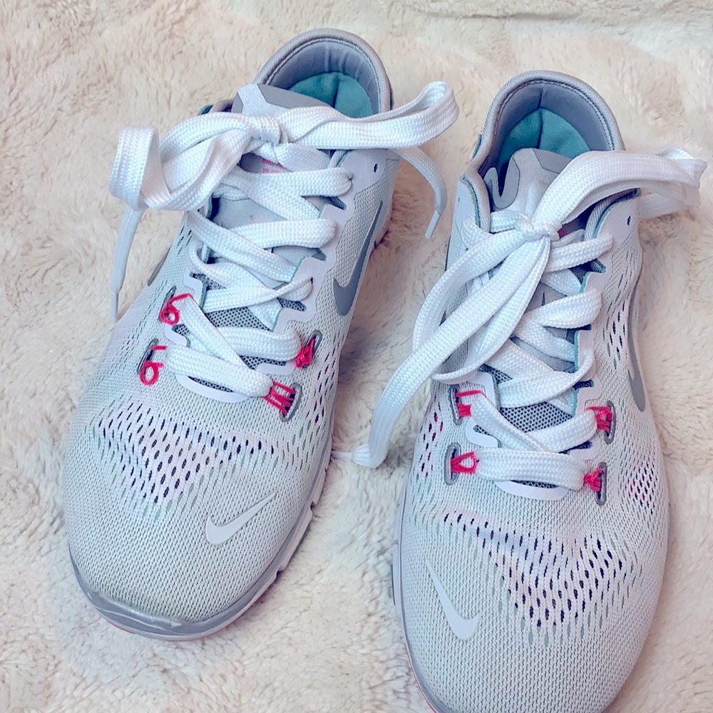 Nike Free TR FIT 4 in grey/sage/silver w/pink